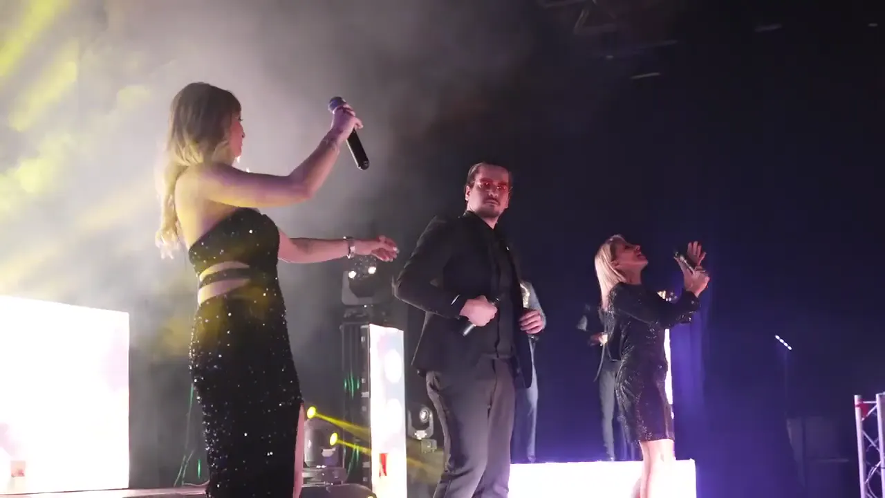Lancer la vidéo : Golden Live Band